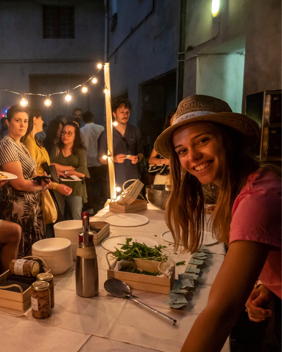 Una-Cena-Itinerante-in-salsa-faentina-ragazza